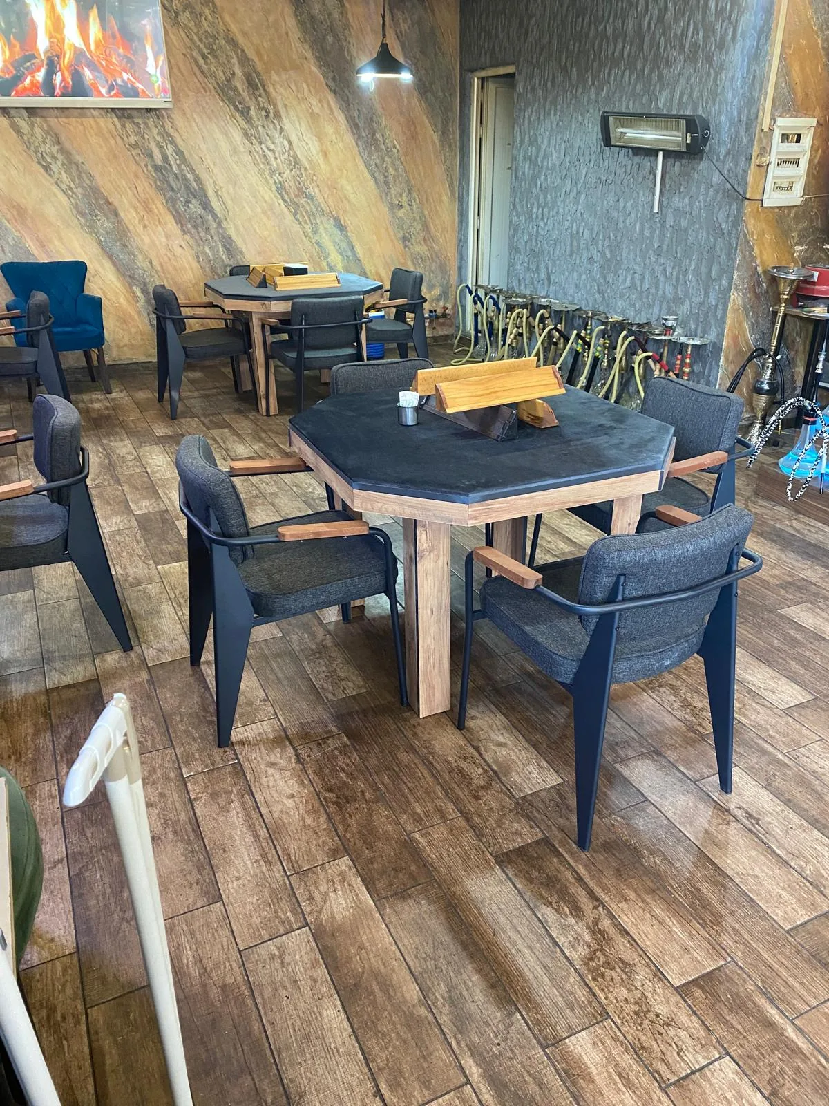 Nargile kafe – ahşap ayaklı okey takımı