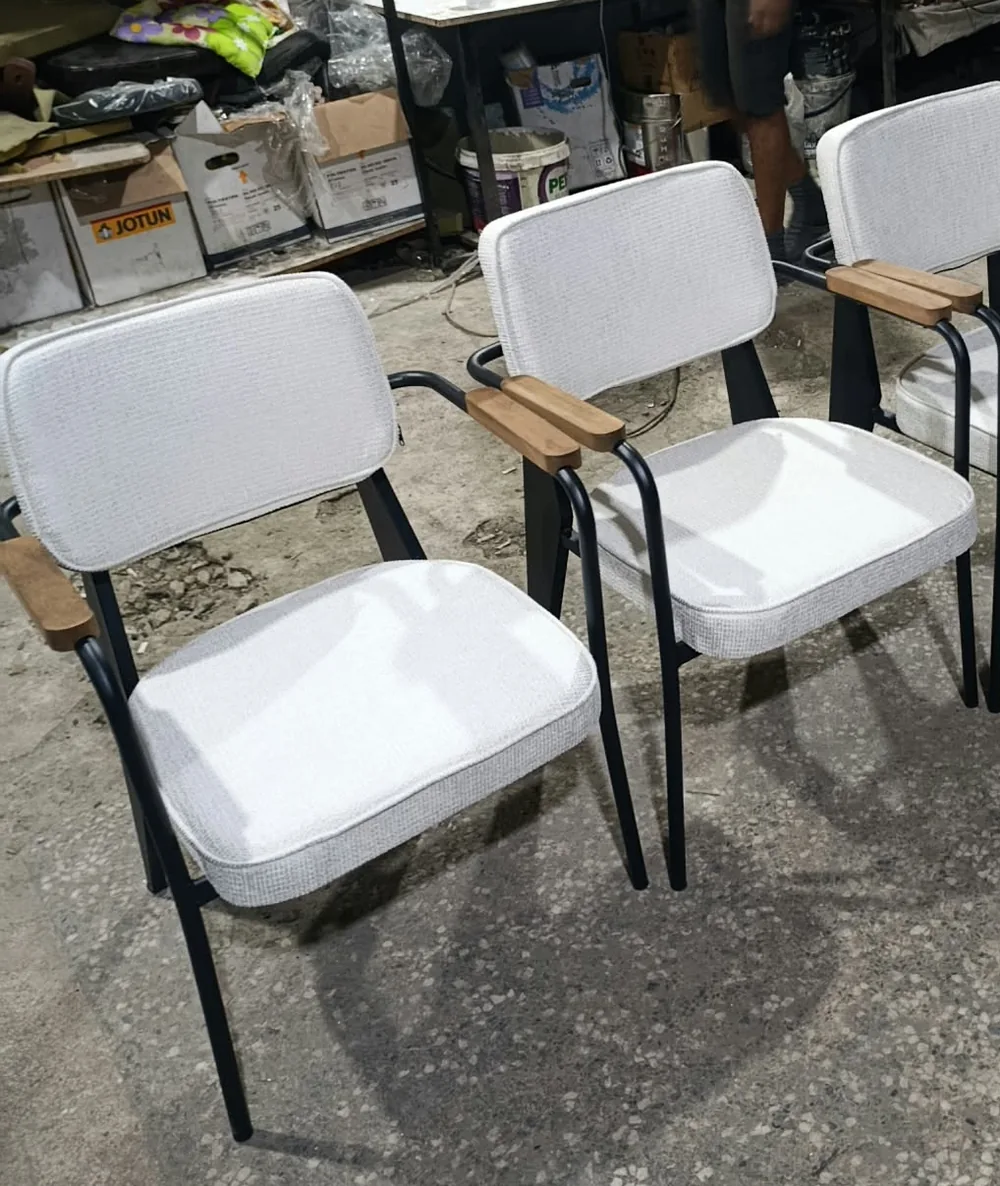 Düz Ayaklı Kolçaklı Metal Sandalye