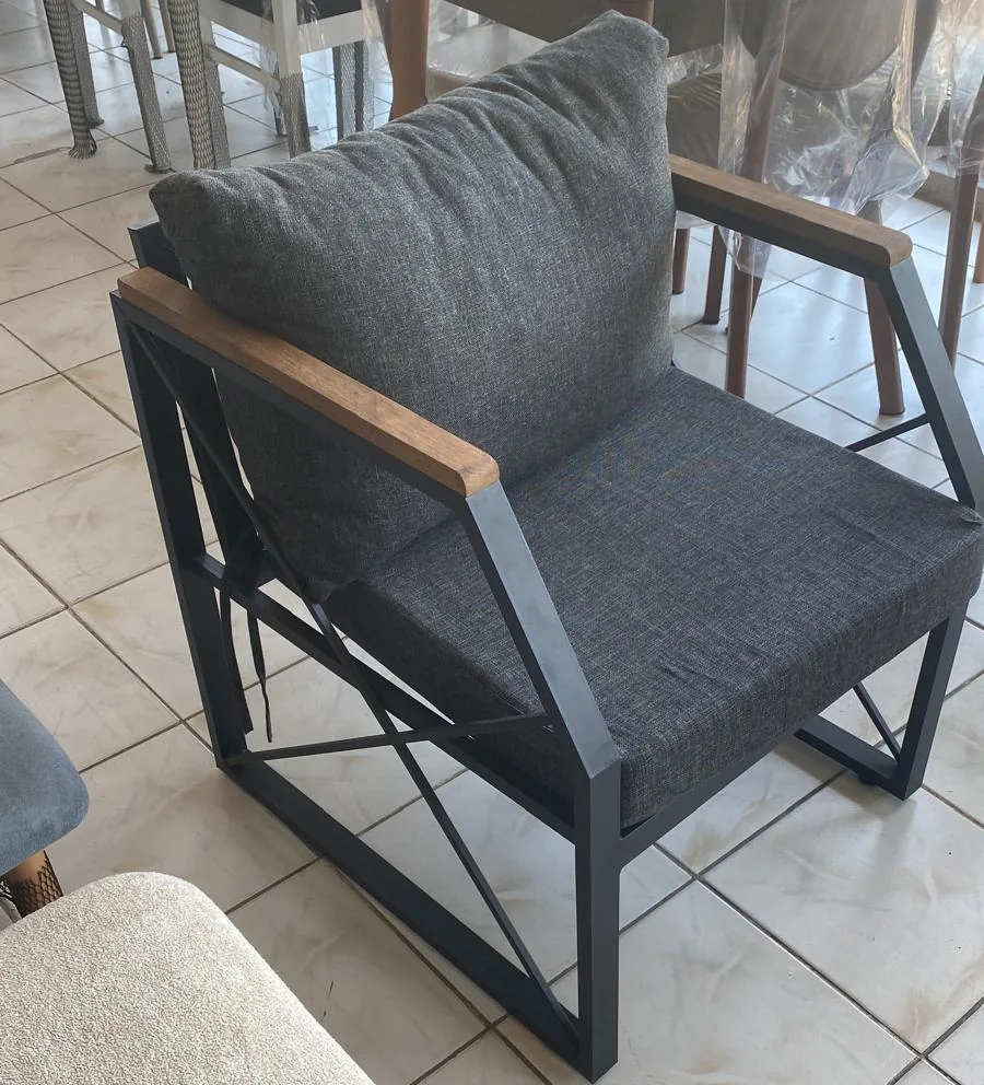 Kare Metal Çerçeveli Lounge Sandalye