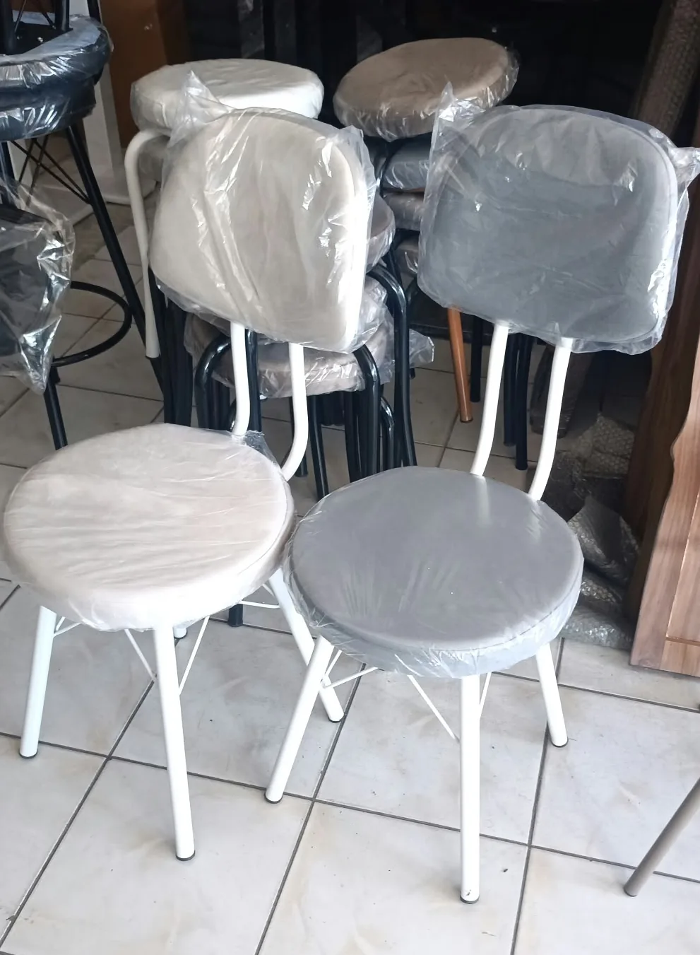 Yuvarlak Oturaklı Metal Sandalye